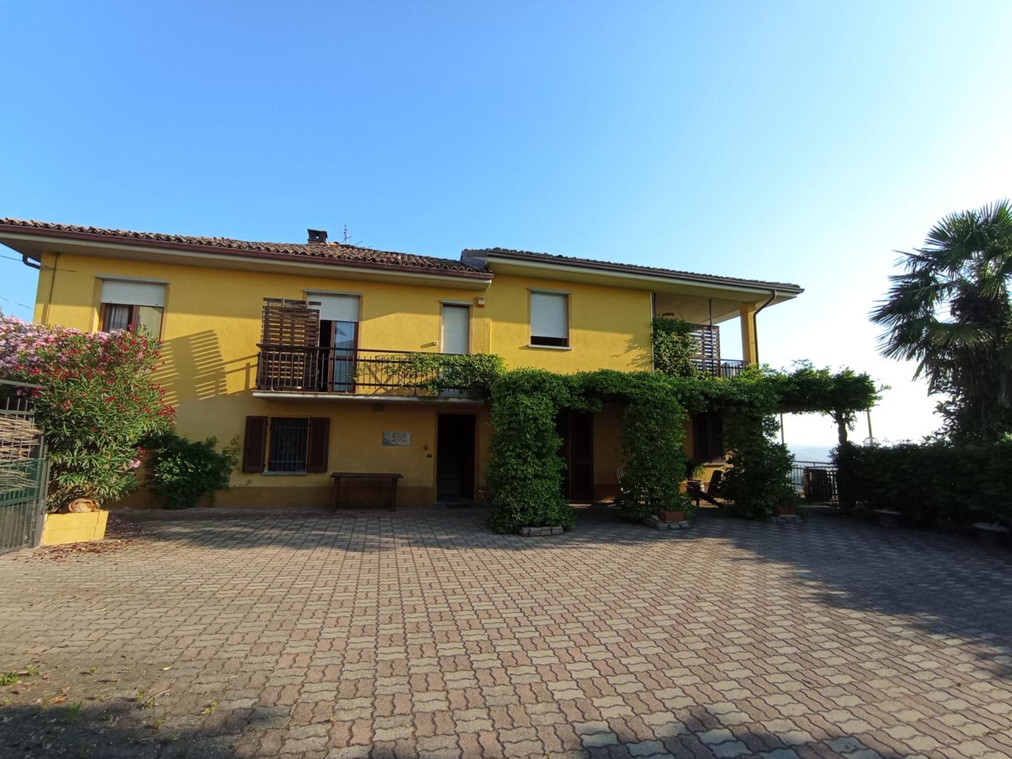 Casa Vacanza Il Colle Del Vento Calosso Exterior photo